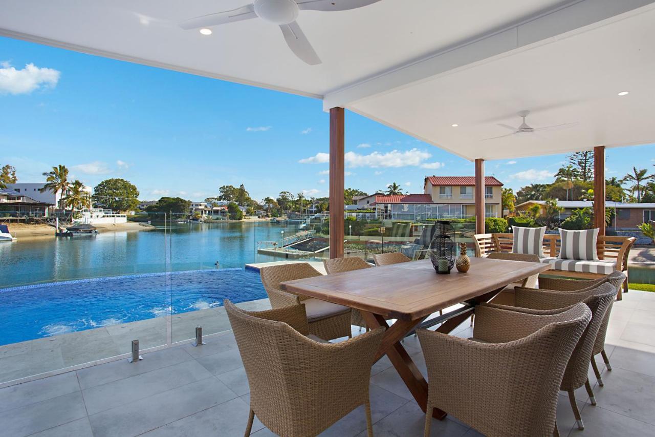 Incredible Value - Perfect For Large Families Villa Gold Coast Bagian luar foto