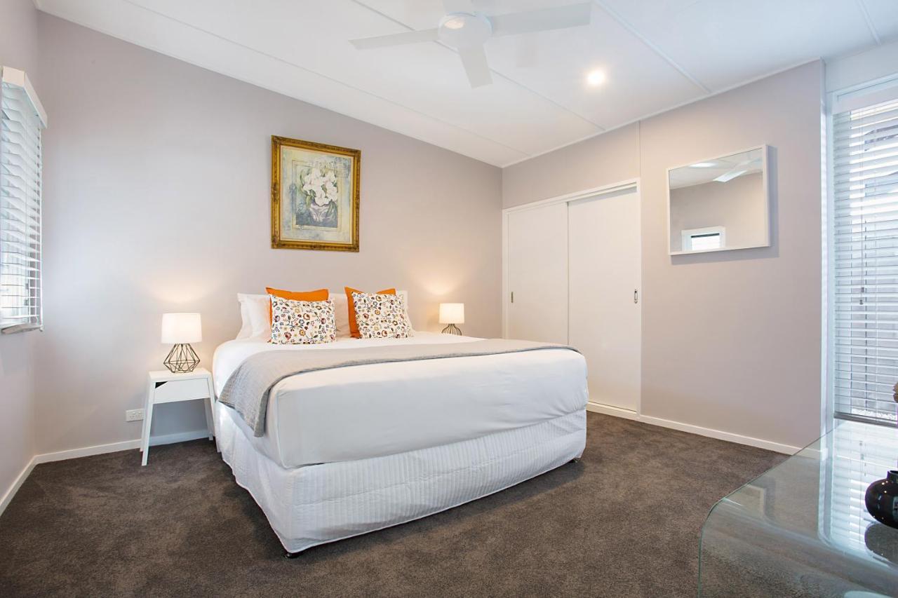 Incredible Value - Perfect For Large Families Villa Gold Coast Bagian luar foto